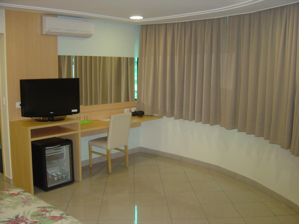 Hotel Domani กัวรูยุส ภายนอก รูปภาพ