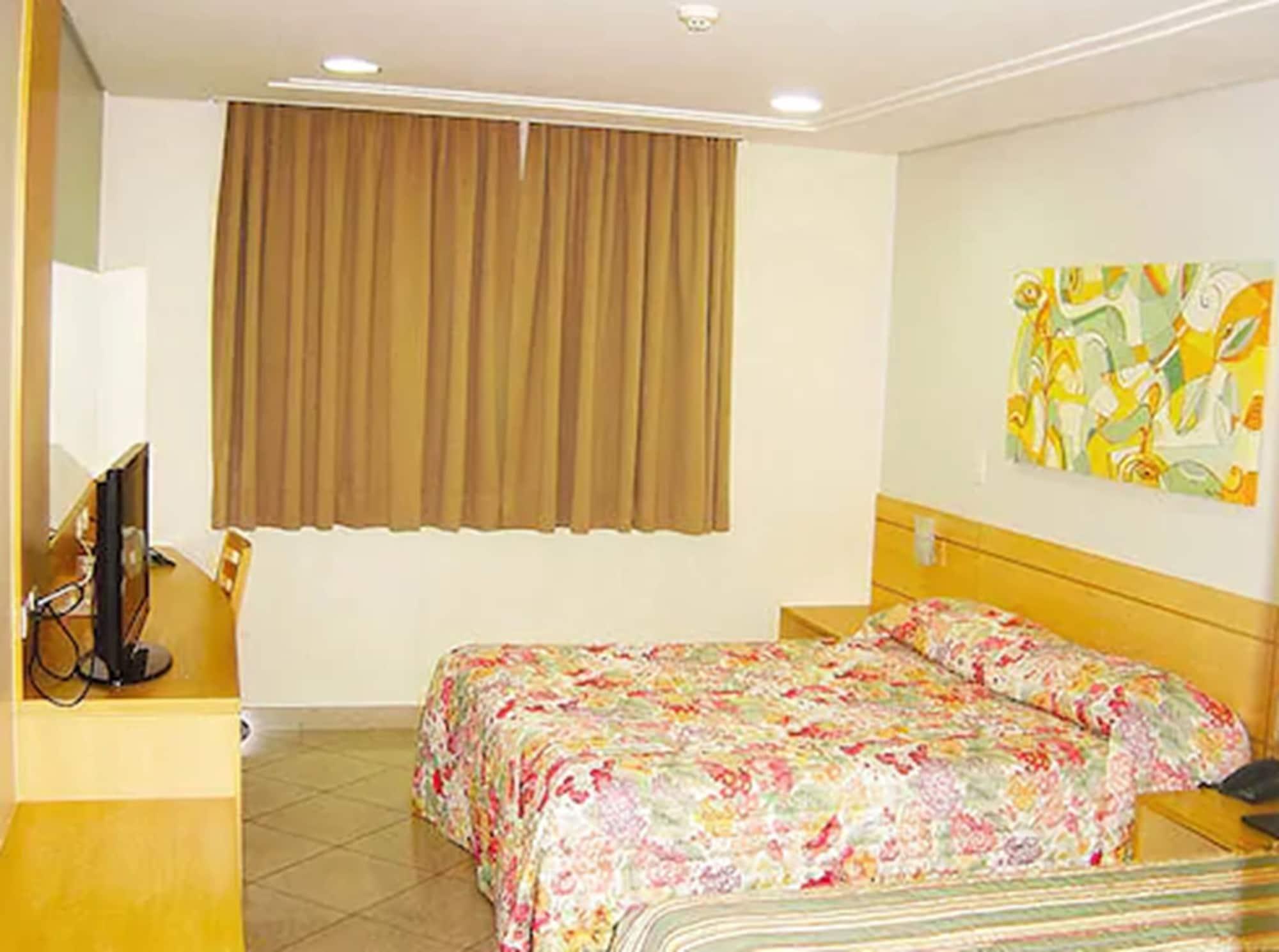 Hotel Domani กัวรูยุส ภายนอก รูปภาพ