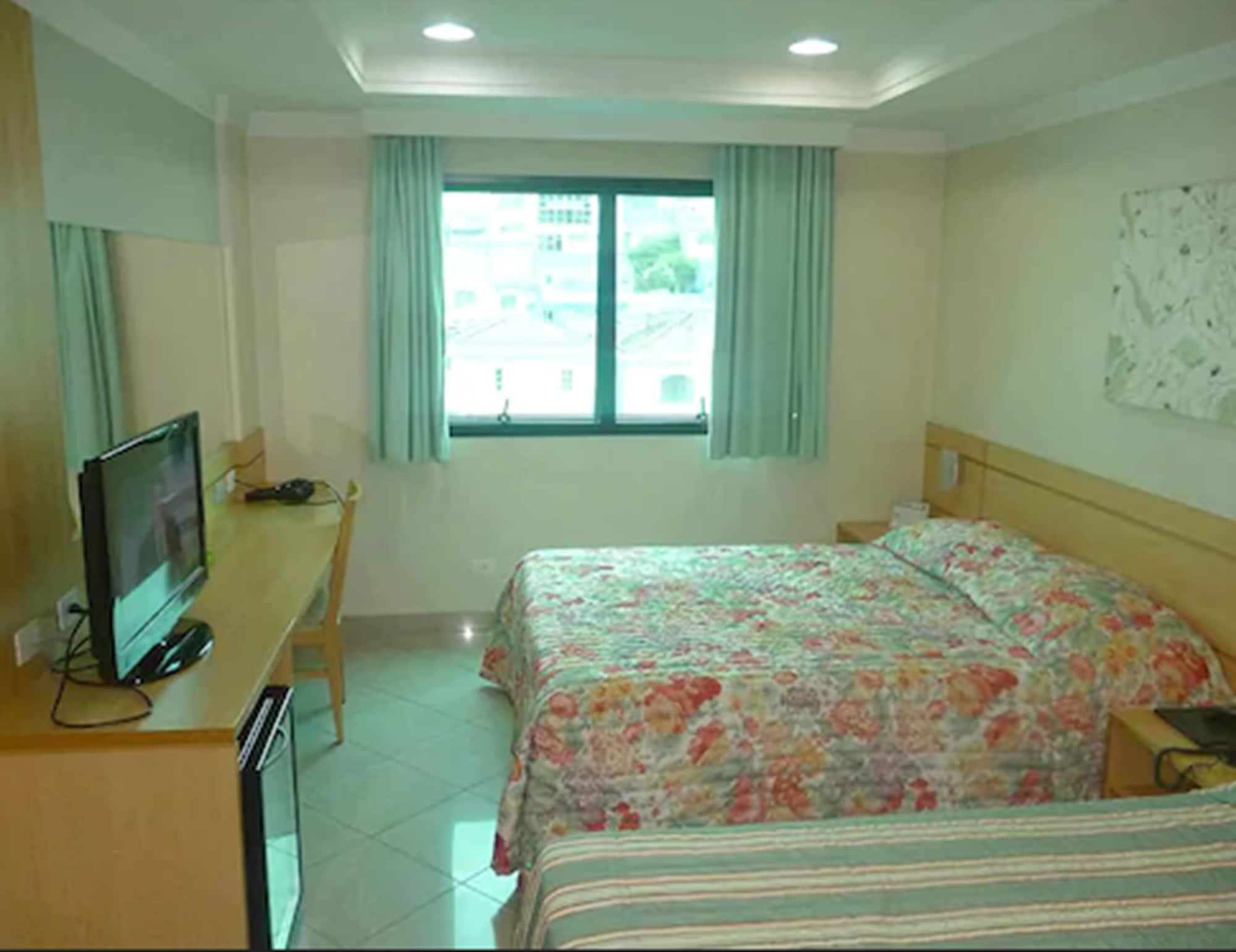 Hotel Domani กัวรูยุส ภายนอก รูปภาพ