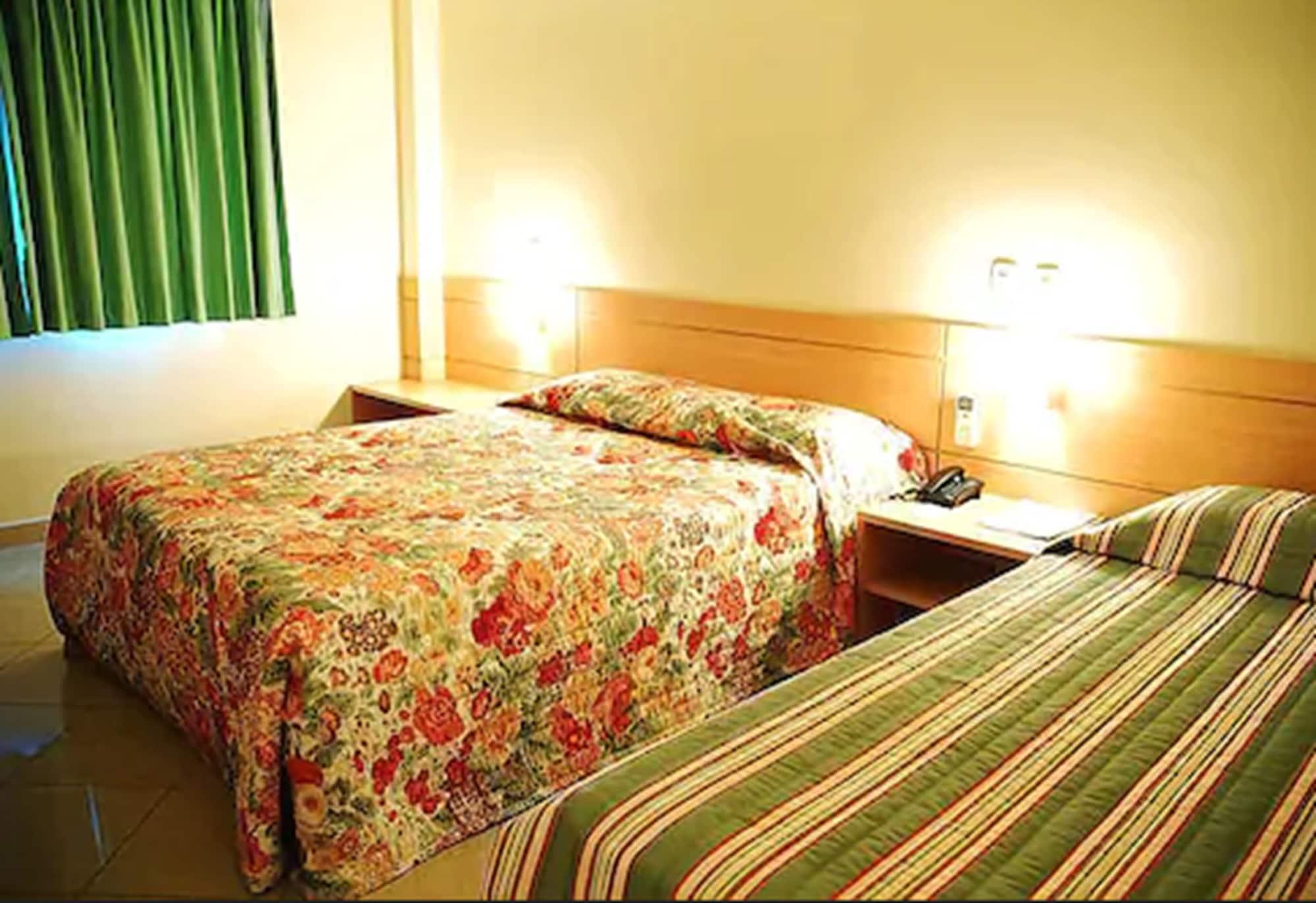 Hotel Domani กัวรูยุส ภายนอก รูปภาพ