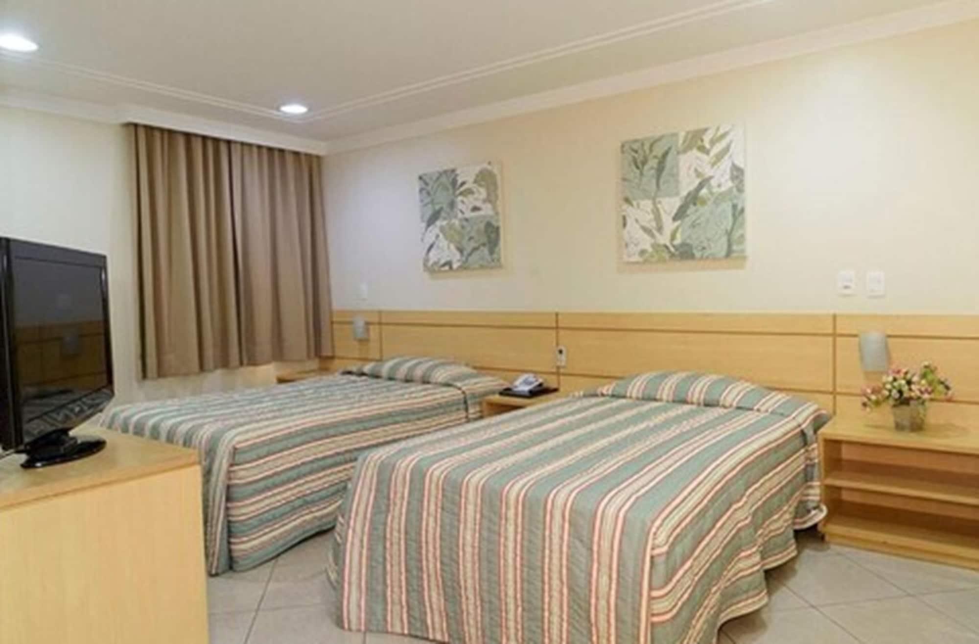 Hotel Domani กัวรูยุส ภายนอก รูปภาพ