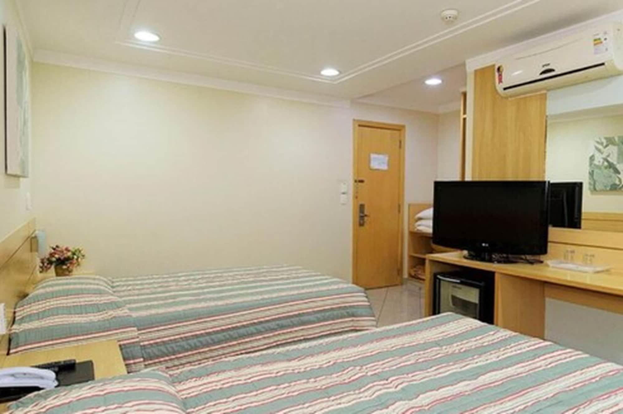 Hotel Domani กัวรูยุส ภายนอก รูปภาพ