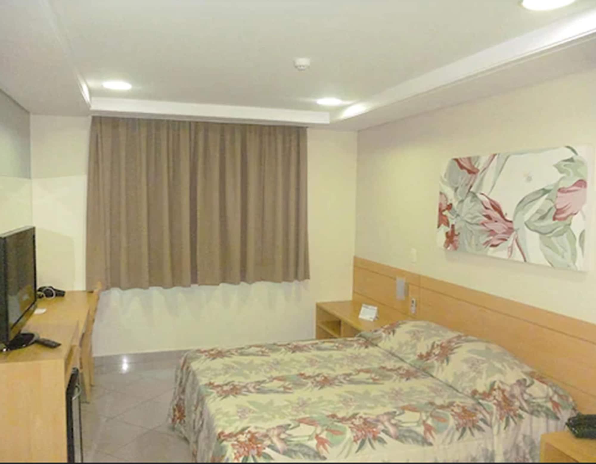 Hotel Domani กัวรูยุส ภายนอก รูปภาพ