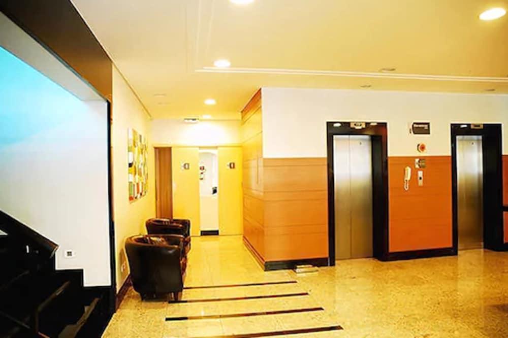 Hotel Domani กัวรูยุส ภายนอก รูปภาพ