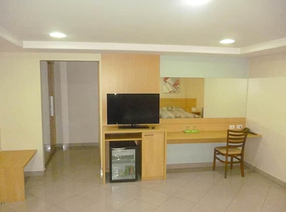 Hotel Domani กัวรูยุส ภายนอก รูปภาพ
