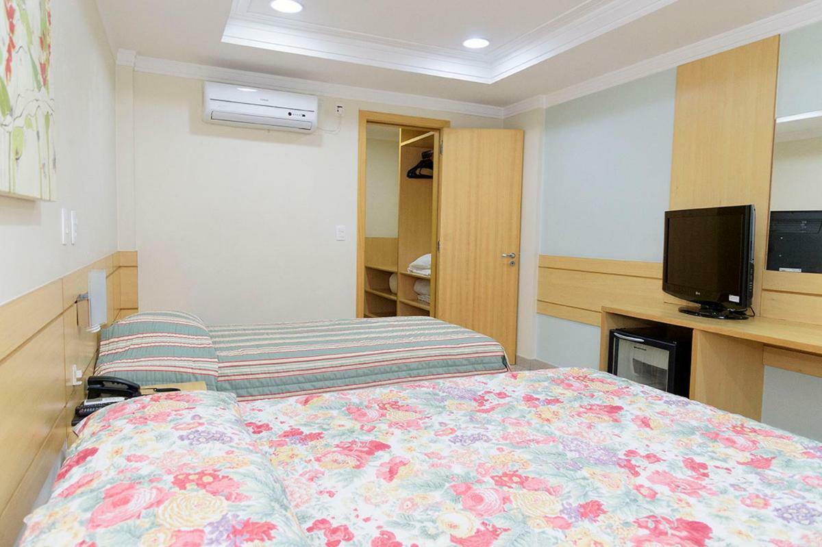 Hotel Domani กัวรูยุส ภายนอก รูปภาพ
