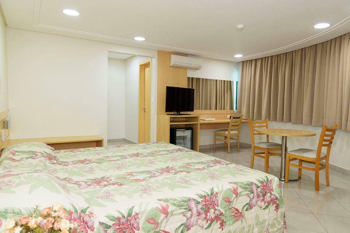 Hotel Domani กัวรูยุส ภายนอก รูปภาพ