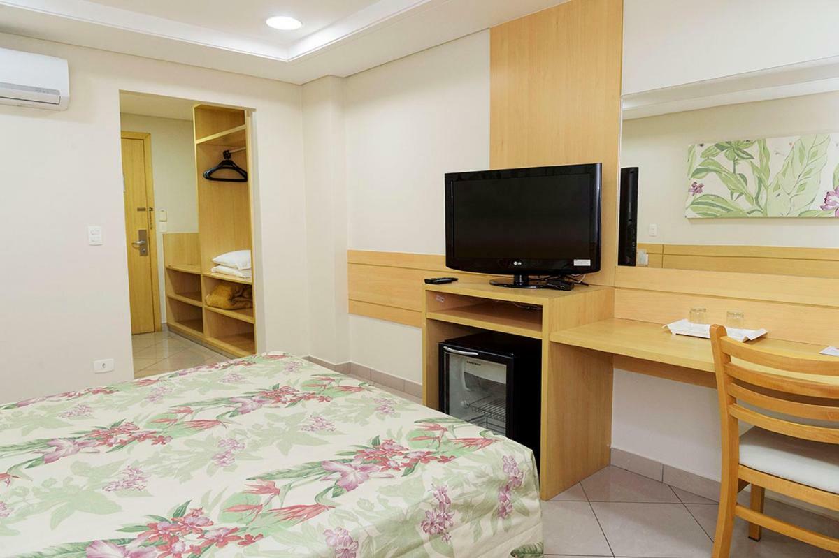 Hotel Domani กัวรูยุส ภายนอก รูปภาพ