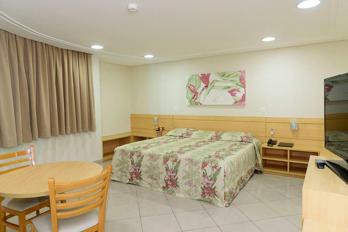 Hotel Domani กัวรูยุส ภายนอก รูปภาพ