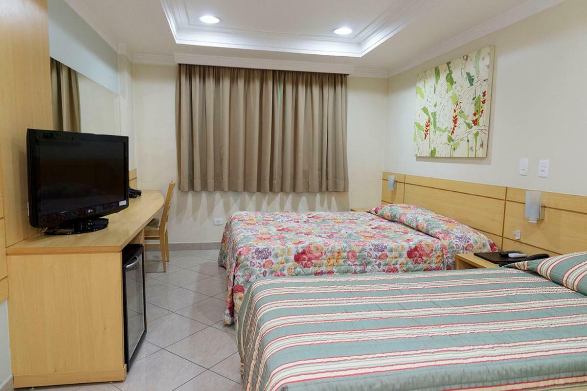 Hotel Domani กัวรูยุส ภายนอก รูปภาพ