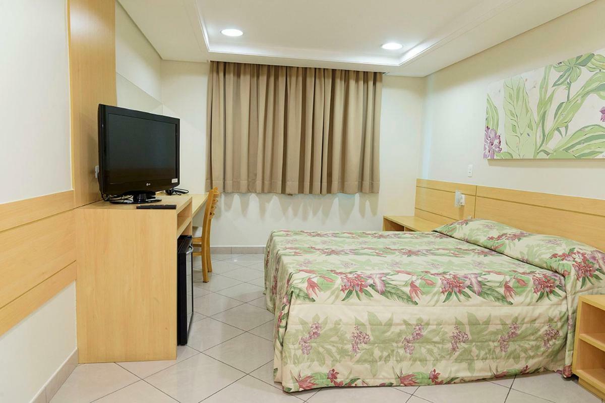 Hotel Domani กัวรูยุส ภายนอก รูปภาพ