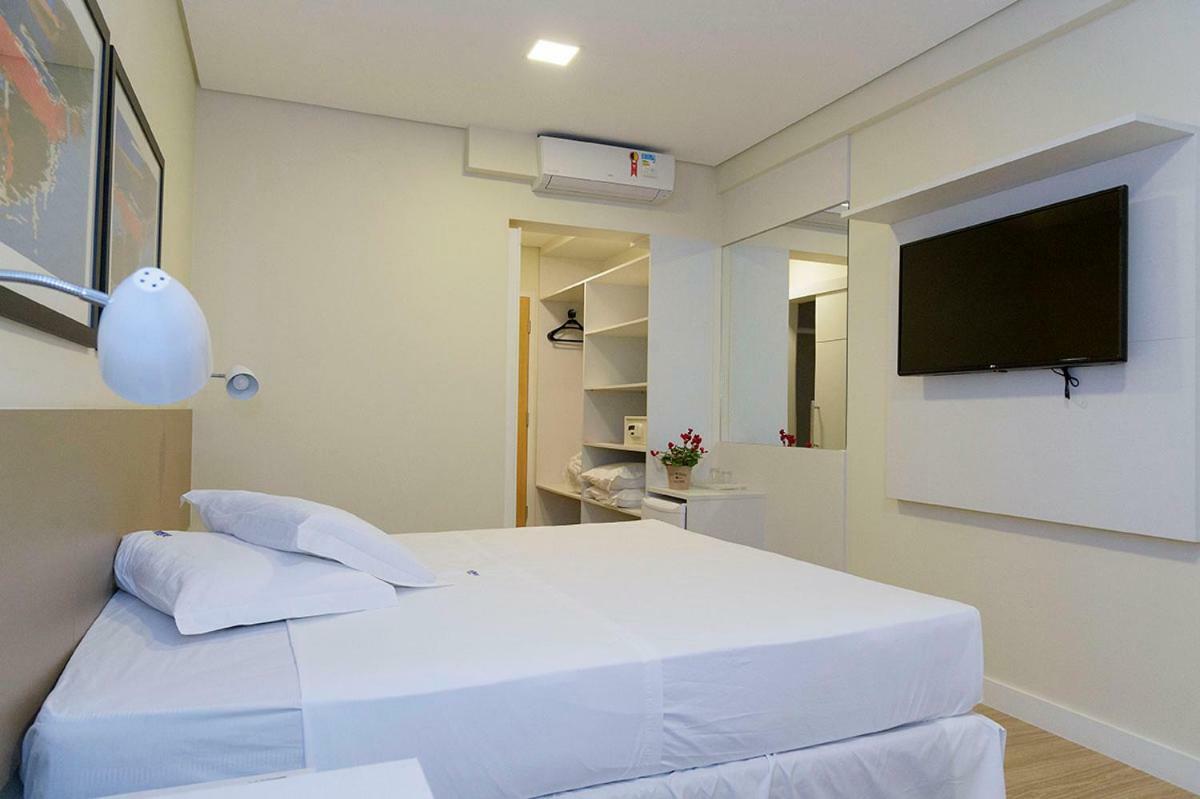 Hotel Domani กัวรูยุส ภายนอก รูปภาพ
