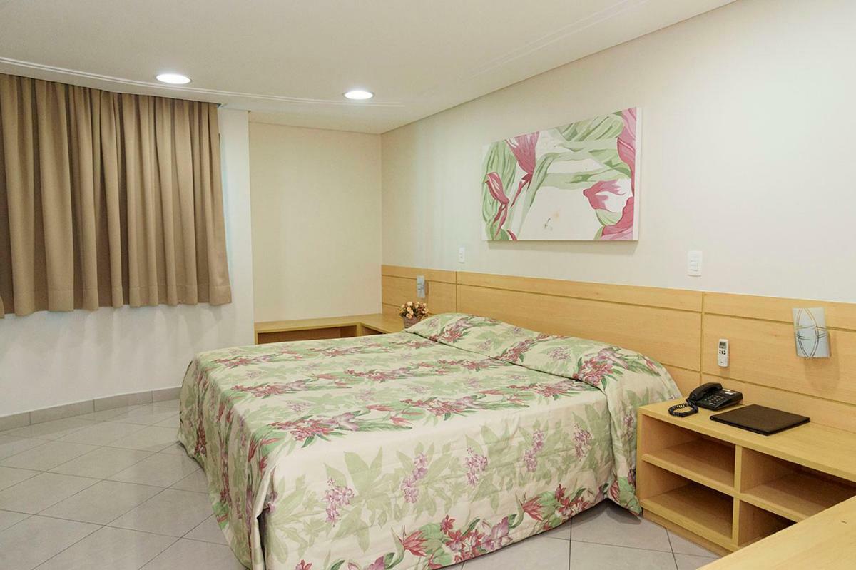Hotel Domani กัวรูยุส ภายนอก รูปภาพ