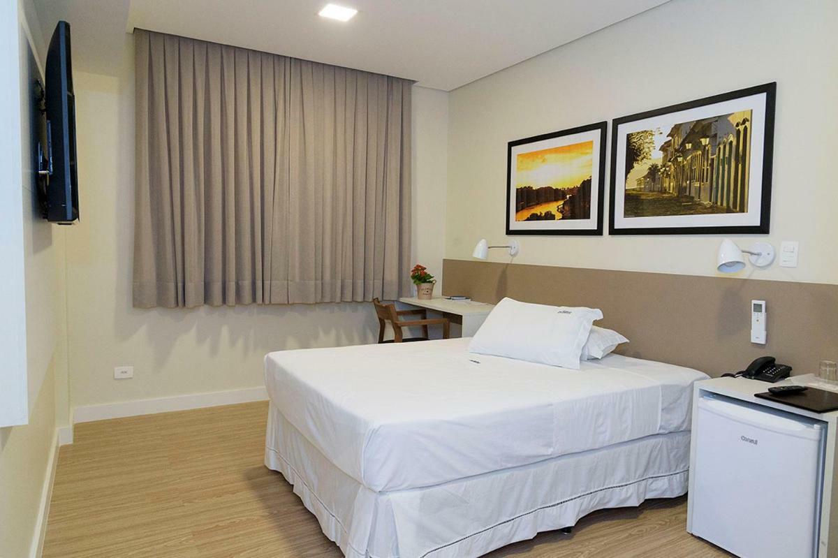 Hotel Domani กัวรูยุส ภายนอก รูปภาพ