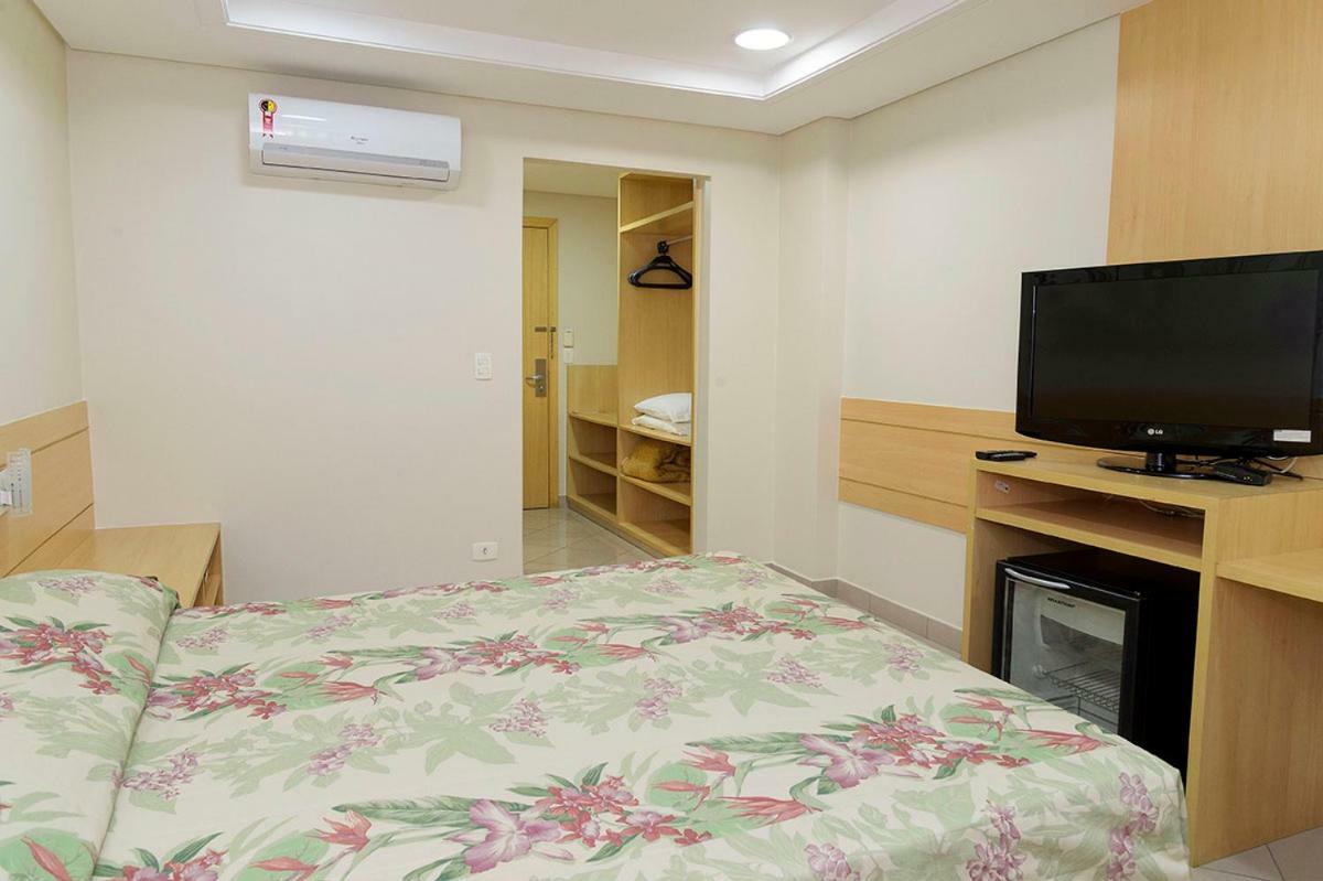 Hotel Domani กัวรูยุส ภายนอก รูปภาพ